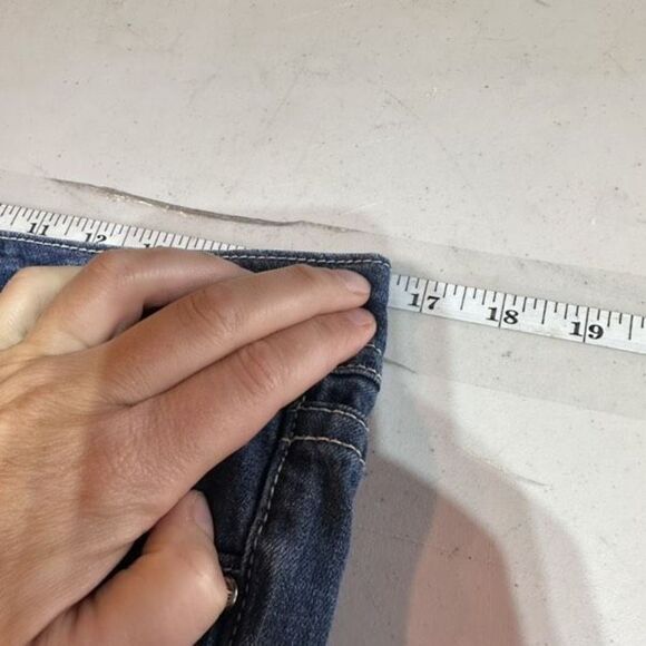 Vigoss Women's Mid-Rise Cuffed Fit Capri Jeans Blue Denim Medium Wash Size 9 - Picture 9 of 11